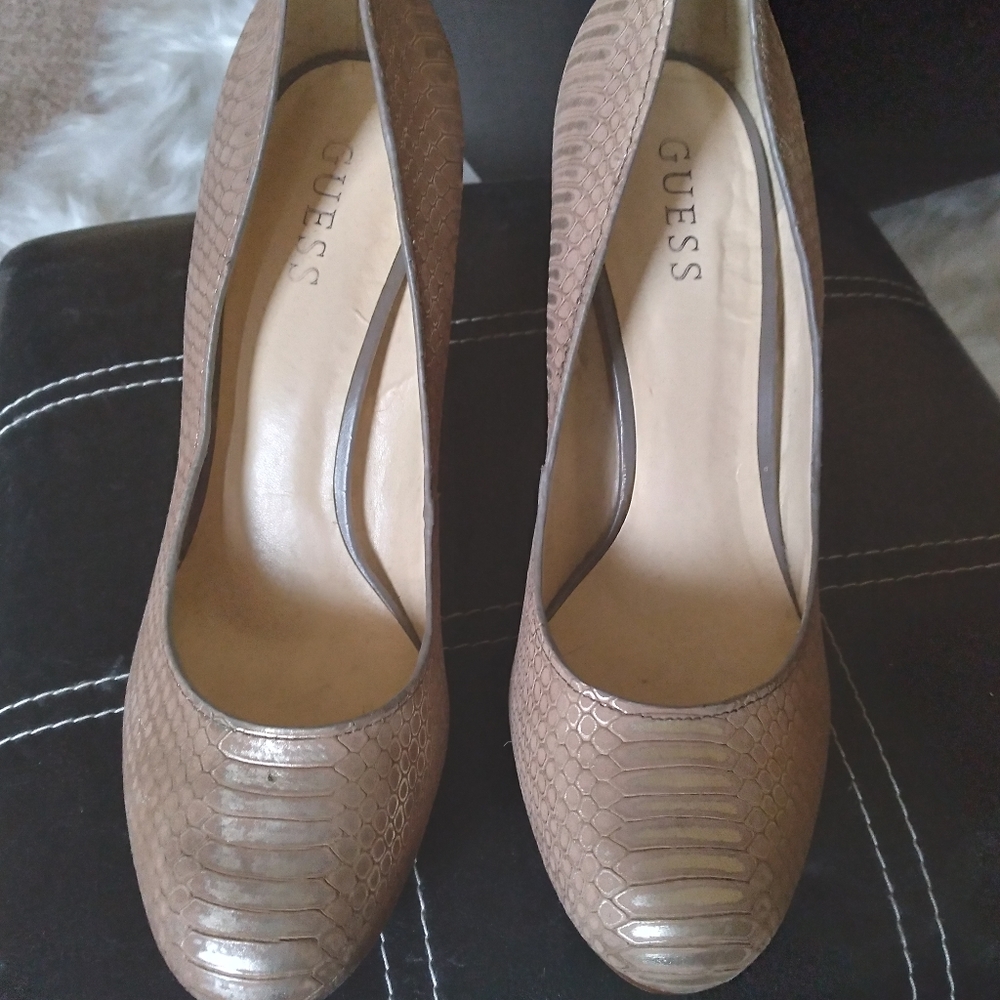 Gold/Tan size 10m Guess platform shoes
